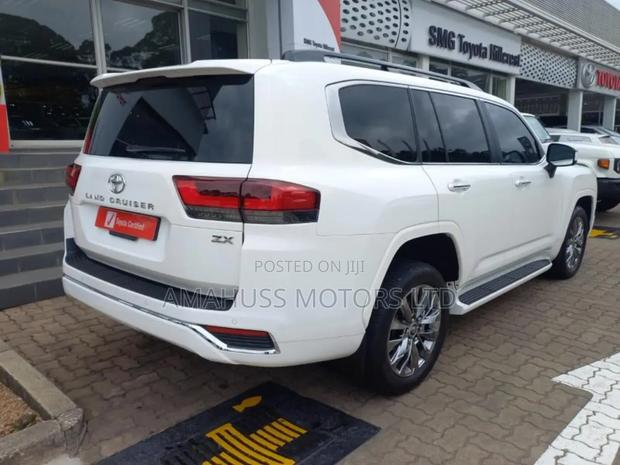 Toyota Land Cruiser 2023 White