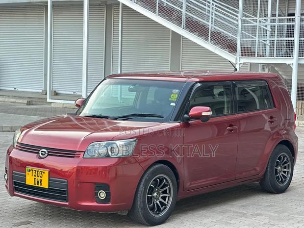 Toyota Corolla Rumion Hatchback 1.5 FWD 2010 Red