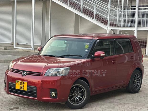 Toyota Corolla Rumion Hatchback 1.5 FWD 2010 Red