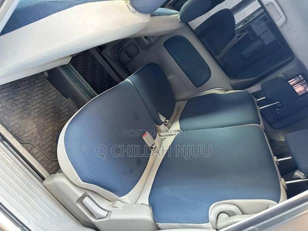 Toyota Sienta 2005 Silver