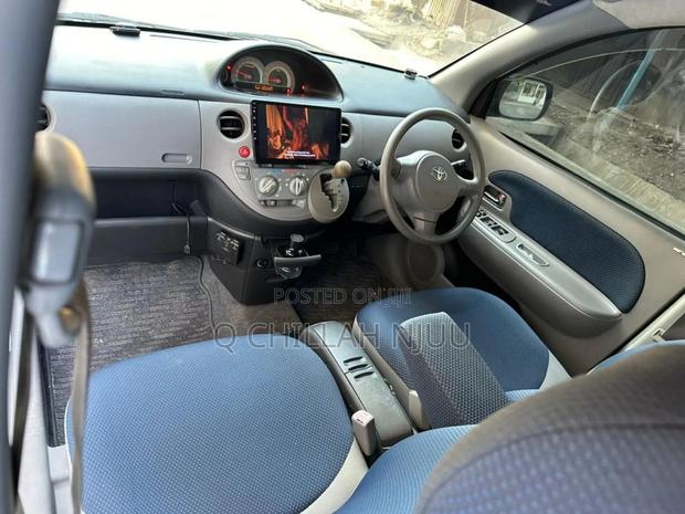Toyota Sienta 2005 Silver