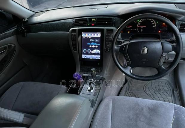 Toyota Crown 2006 Silver