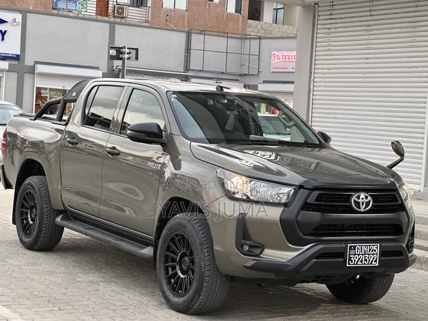 Toyota Hilux 2020 Gold
