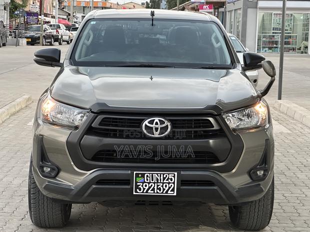 Toyota Hilux 2020 Gold