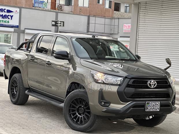 Toyota Hilux 2020 Gold