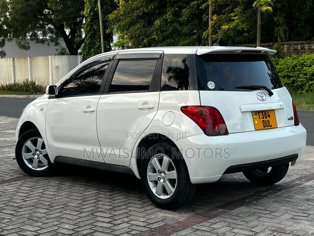 Toyota IST 2005 Off white