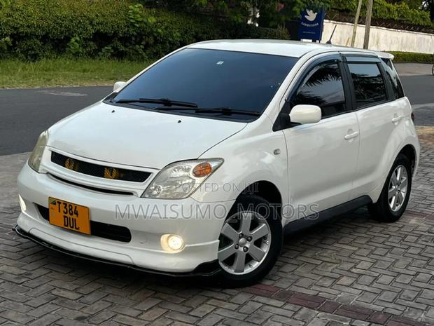 Toyota IST 2005 Off white