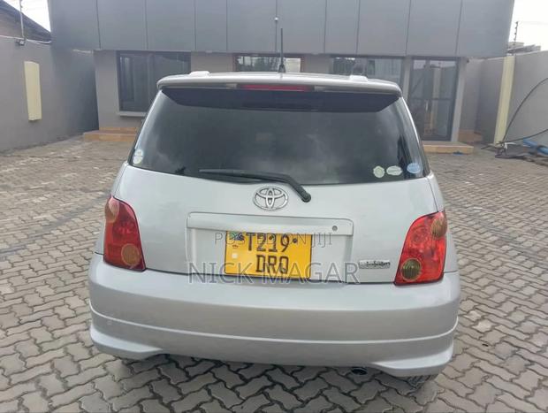 Toyota IST 2004 Silver