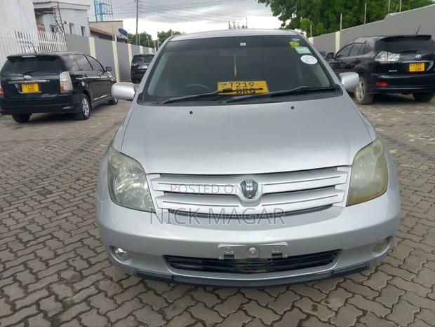 Toyota IST 2004 Silver
