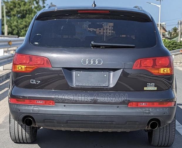 Audi Q7 2012 Black
