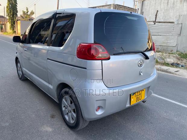 Toyota Porte 1.3 FWD 2004 Silver