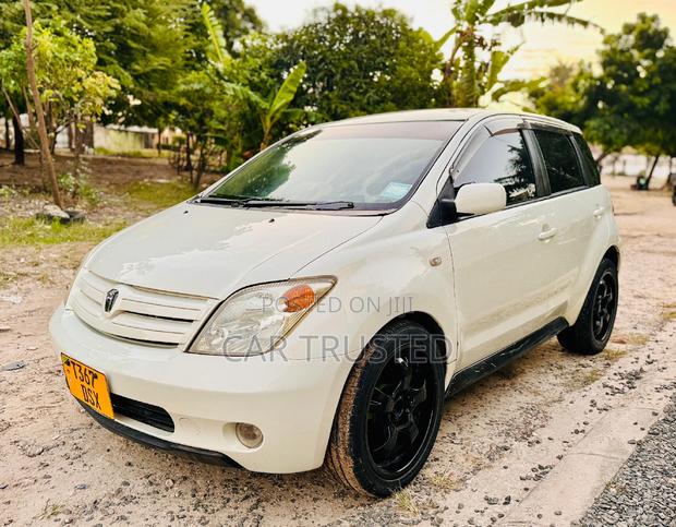 Toyota IST 2004 White