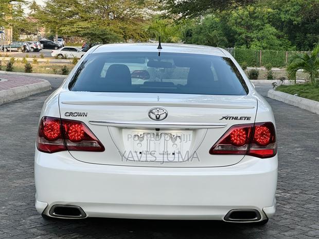 Toyota Crown 2009 White