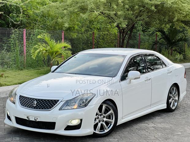 Toyota Crown 2009 White