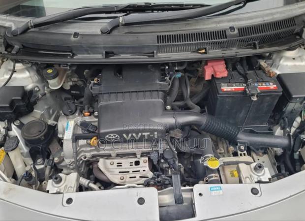 Toyota Belta 2013 Silver