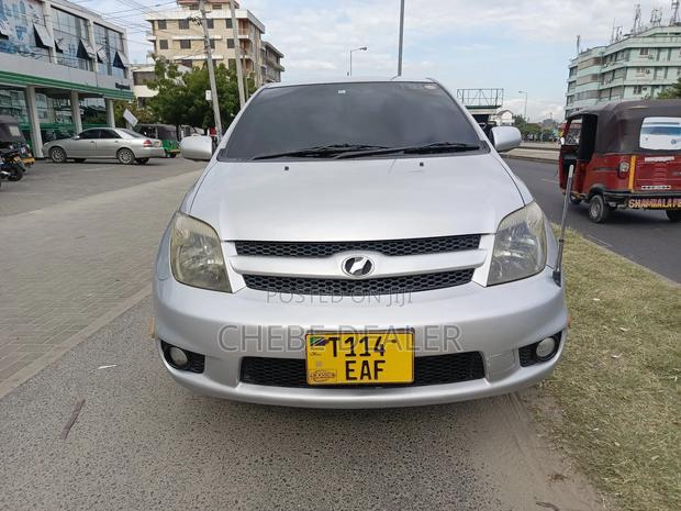 Toyota IST 2007 Silver
