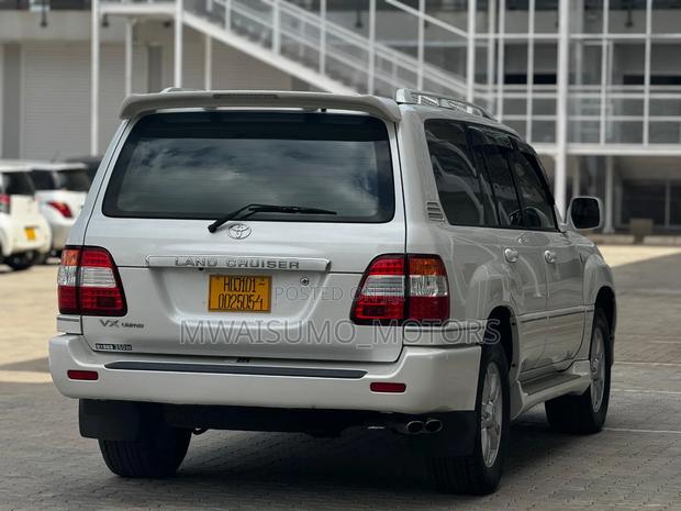 Toyota Land Cruiser 2005 Off white