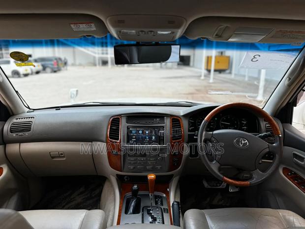 Toyota Land Cruiser 2005 Off white