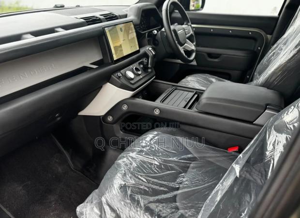 Land Rover Defender 2023 Gray