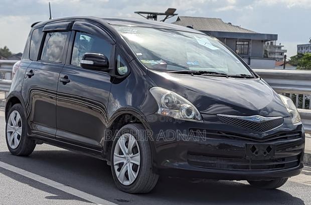 Toyota Ractis 1.3 FWD 2010 Black