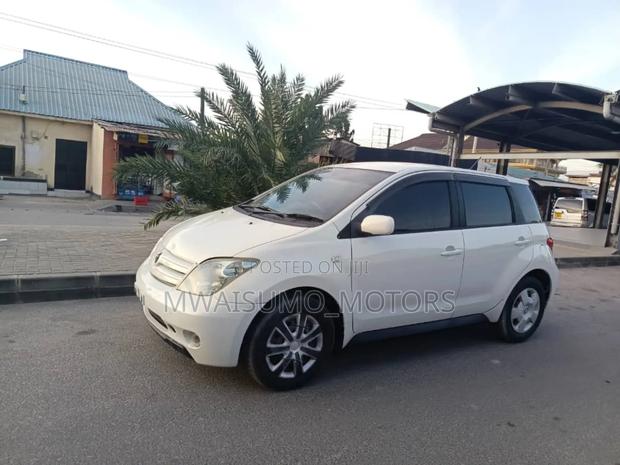 Toyota IST 2003 Off white