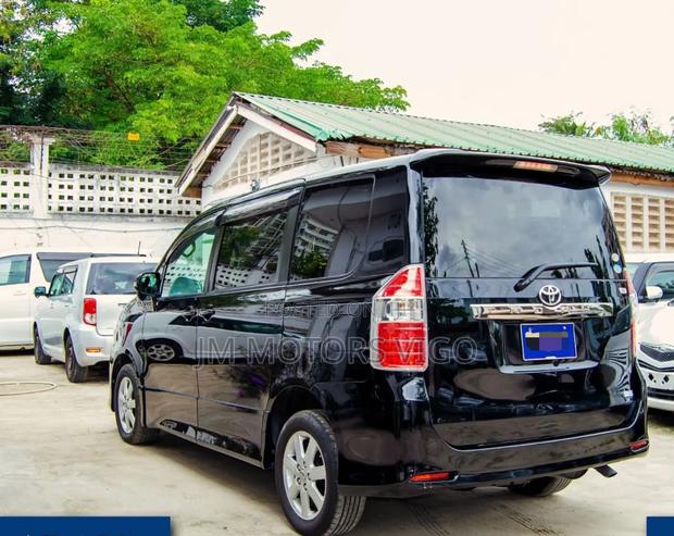 Toyota Noah 2007 Black