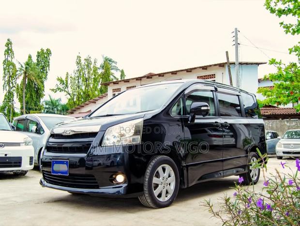 Toyota Noah 2007 Black