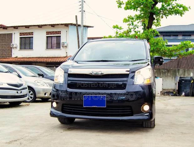 Toyota Noah 2007 Black
