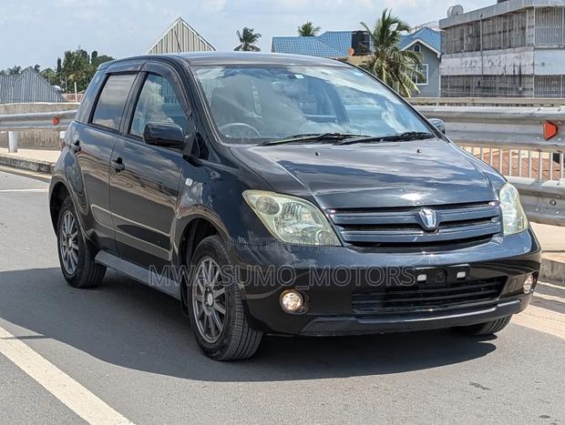 Toyota IST 2004 Matt Black