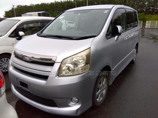 Toyota Noah 2007 Silver