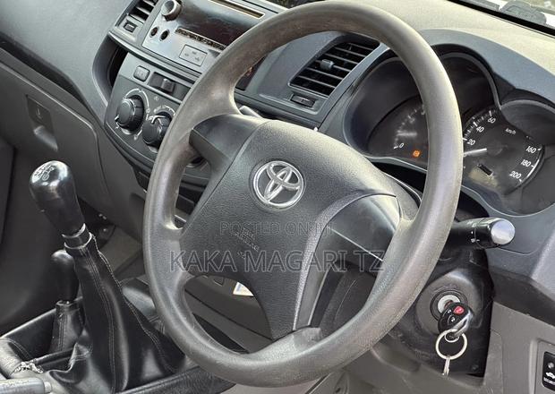 Toyota Hilux 2015 White
