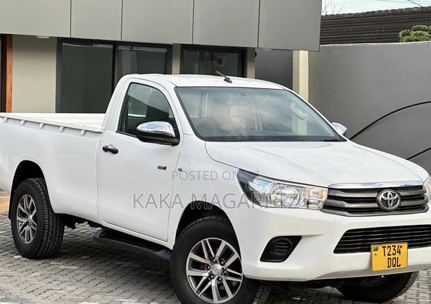 Toyota Hilux 2019 White