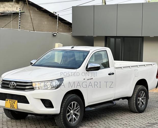 Toyota Hilux 2019 White