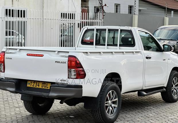 Toyota Hilux 2019 White