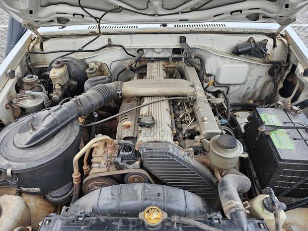 Toyota Land Cruiser 2006 White