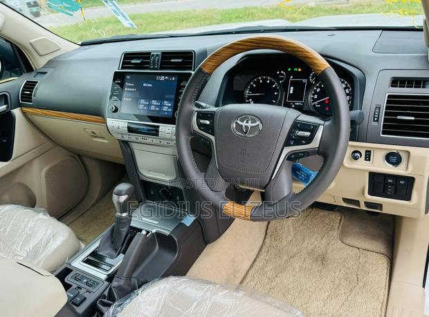 Toyota Land Cruiser Prado 2023 White