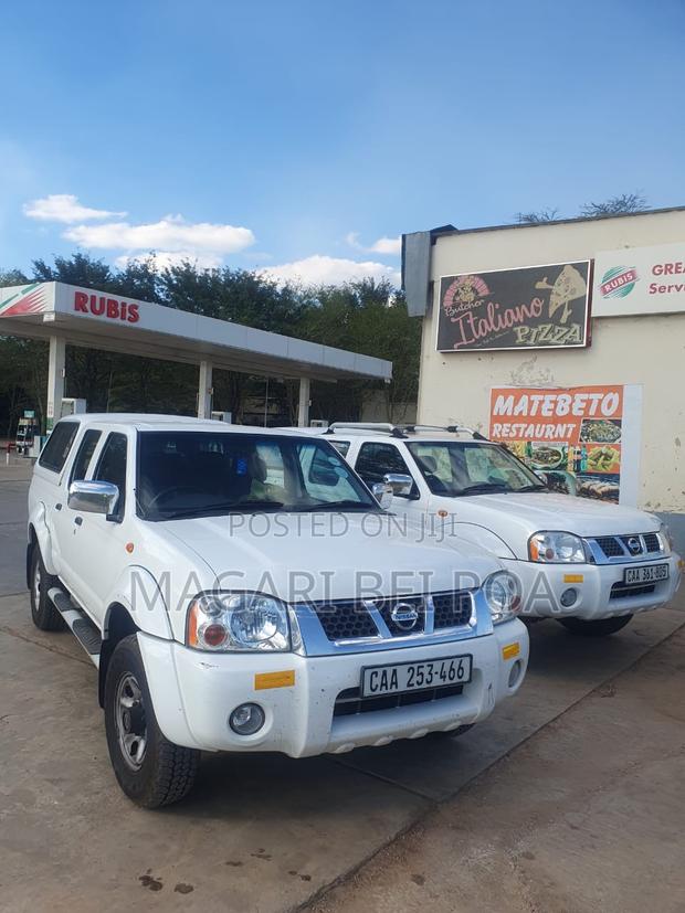 Nissan Hardbody 2009 White