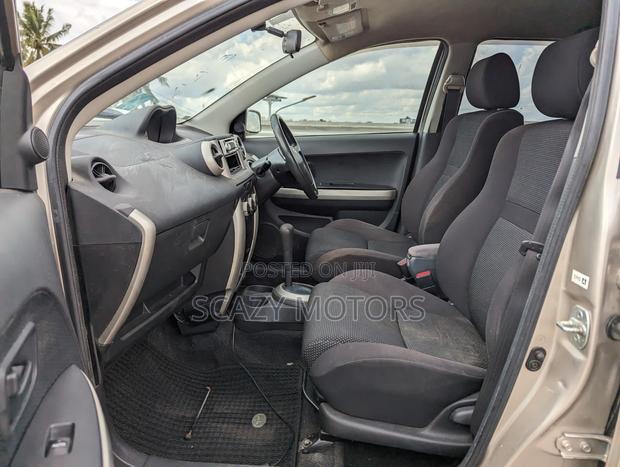 Toyota IST 2003 Gold