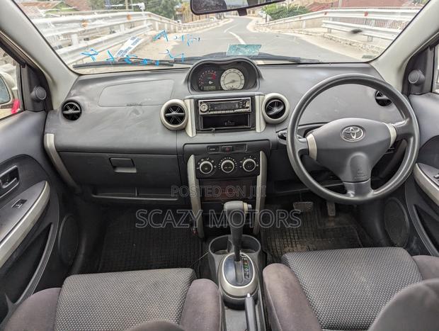 Toyota IST 2003 Gold
