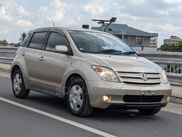 Toyota IST 2003 Gold