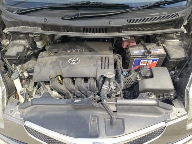Toyota Ractis 2005 Gray
