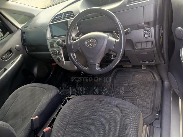 Toyota Ractis 2005 Gray
