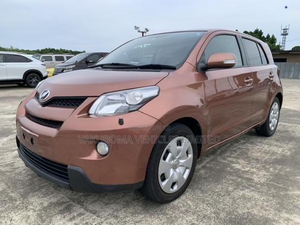Toyota IST 2009 Orange