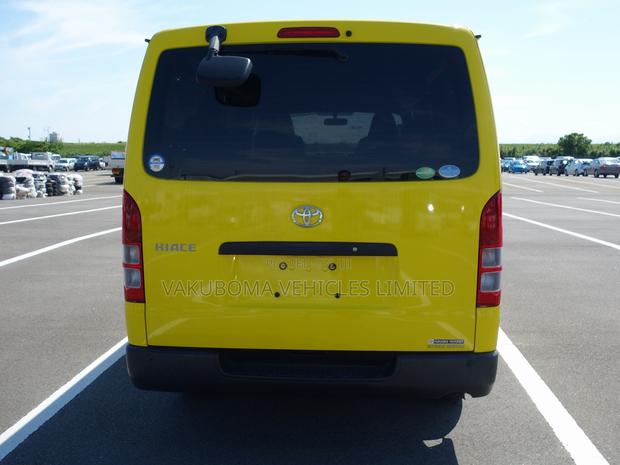 Toyota HiAce 2019 Yellow
