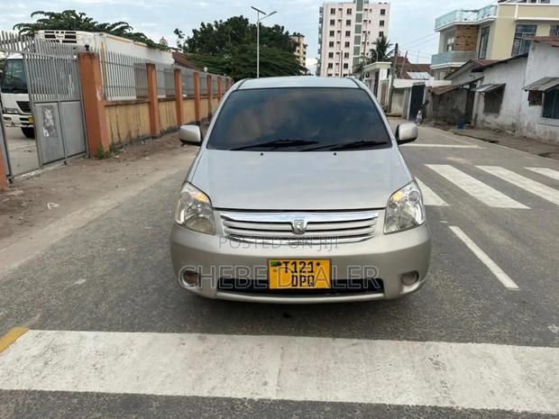 Toyota Raum 2003 Beige