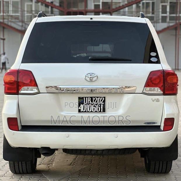 Toyota Land Cruiser 2015 White