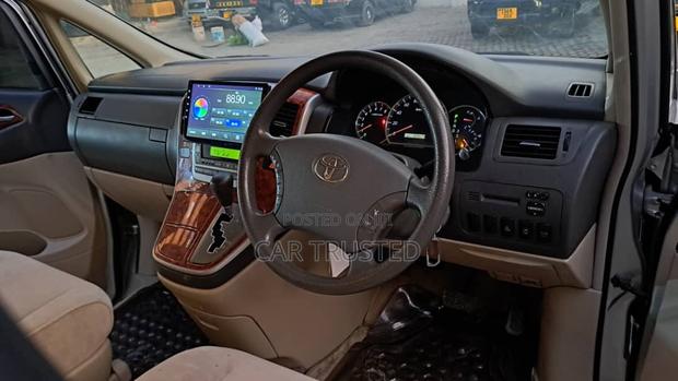 Toyota Alphard 2004 Silver
