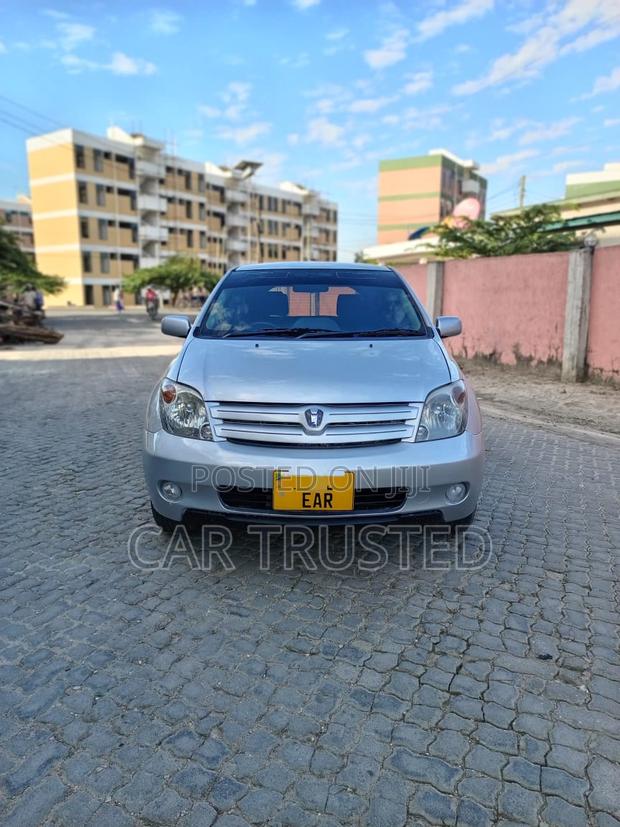 Toyota IST 2005 Silver