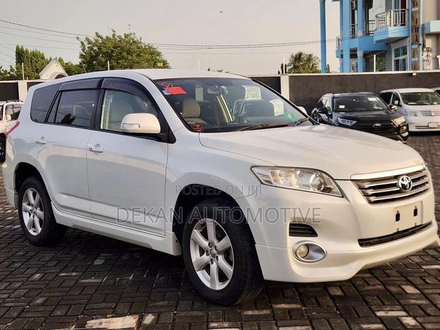 Toyota Vanguard 2009 White