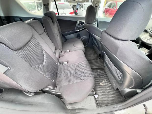 Toyota Vanguard 2008 White
